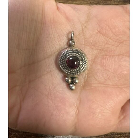 Designer SU Sterling Silver & Garnet Bumpy Rope Woven Design Pendant! 200 - Picture 7 of 7